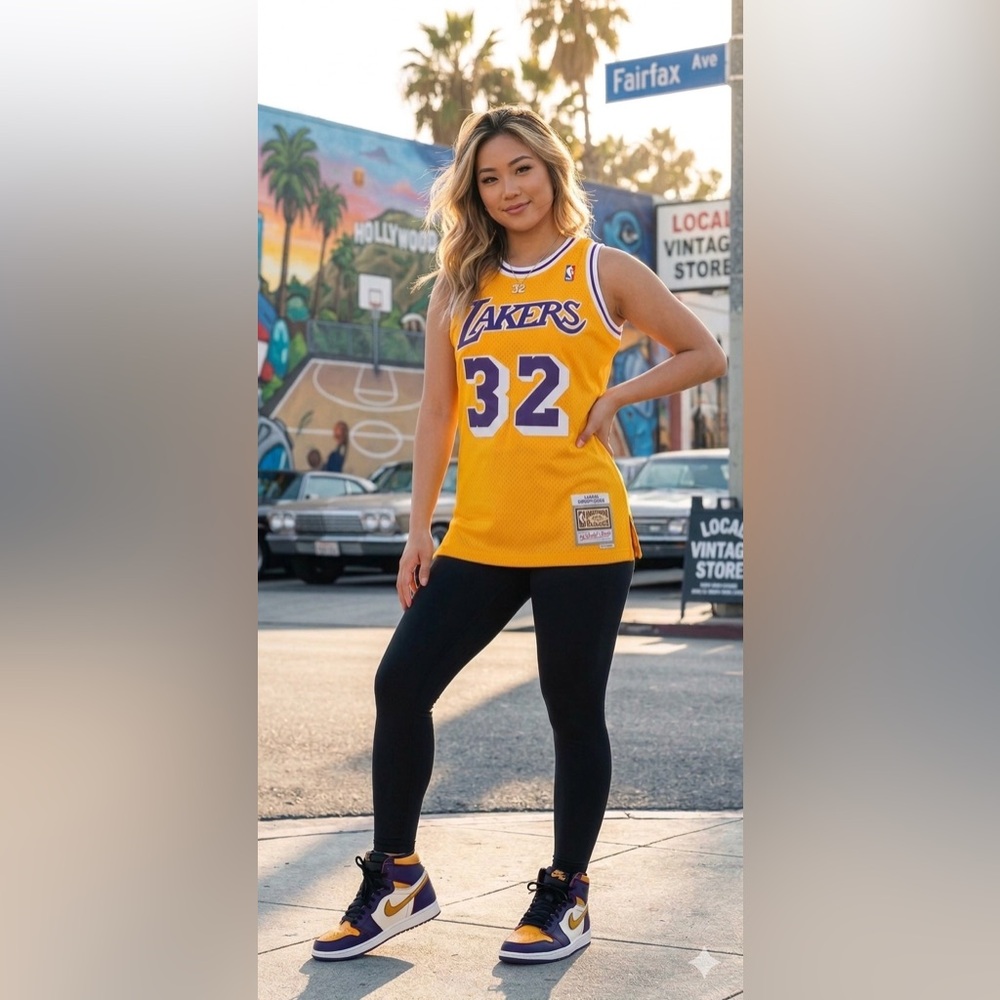 Magic Johnson Unisex Los Angeles Lakers Gold Swingman Jersey Mitchell & Ness